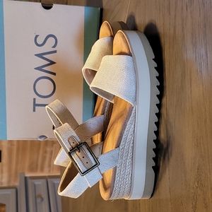 Tom's Diana wedge sandal size 6
